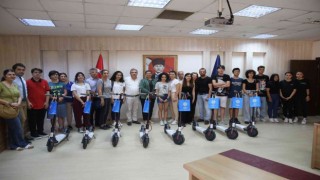 Başkan Çerçioğlu gençlere ödüllerini verdi