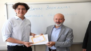 Başkan Çolakbayrakdar, öğrencilerin karne sevincine ortak oldu