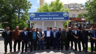 Başkan Demir, kenti modern duraklarla donatıyor
