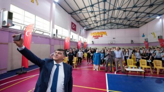 Başkan Fadıloğlu önce tavsiyelerini sıraladı sonra da tenis oynadı