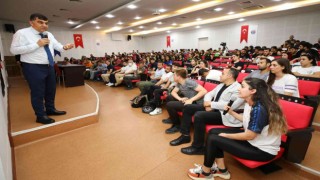 Başkan Fadıloğlu üniversite öğrencileriyle bir araya geldi