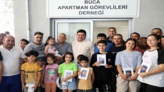 Başkan Kılıçtan apartman görevlilerinin çocuklarına sürpriz