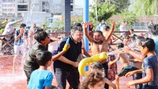 Başkan Kocaispir, su oyun parkını çocuklarla açtı