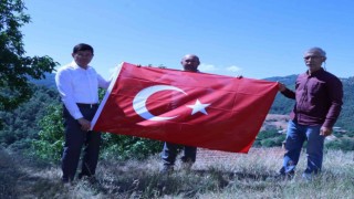 Başkan Özcan bayrak sevdalısı Sertkayayı ziyaret etti