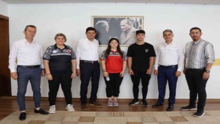 Başkan Özcan, Nazillinin şampiyonlarını ağırladı