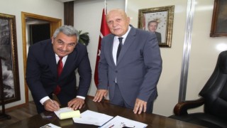 Başkan Pekmezci Kızılaya kurban bağışında bulundu