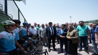 Başkan Şahin M. Hayri Özkeçeci Spor Kompleksini gezdi