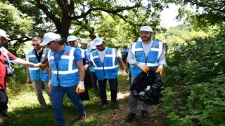 Başkan Tanır, gönüllülerle birlikte çöp topladı