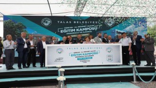 Başkan Yalçından törene damga vuran sürpriz