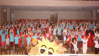 Başkan Yazıcıdan, Karadenizdeki 10 şehrin çocuklarına karne hediyesi