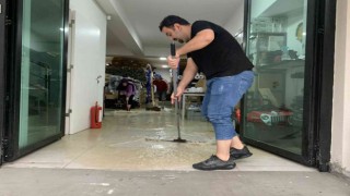 Başkentte sağanak yağış sonrası dükkanlar sular altında kaldı