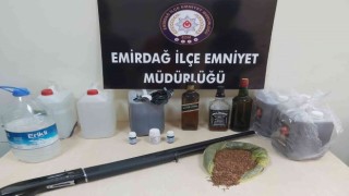 Baskın yapılan adreste polis sahte alkol ile altın buldu