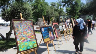 Batmanda öğretmenlerden sanat günlüğü etkinliği