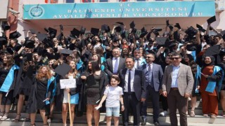 BAÜ Ayvalık MYOda mezuniyet coşkusu