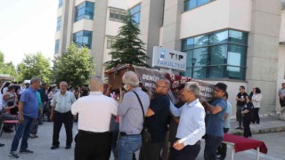 Bayan doktor evinde ölü bulundu