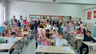 Bayburtta öğrenciler düzenlenen törenle karnelerine kavuştu