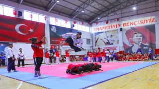 Bayraklının yaz spor okullarına renkli açılış