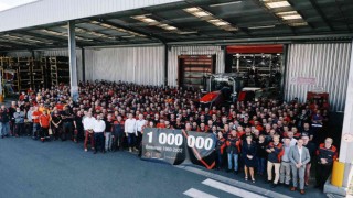 Beauvais Massey Ferguson Fabrikası 1 milyonuncu traktörünü kutluyor