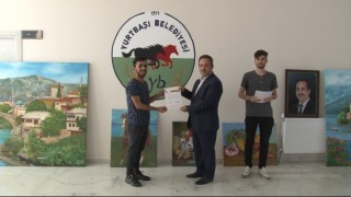 Belediye binası öğrencilerin eserleriyle renklendi