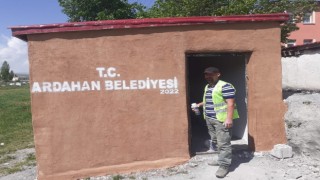 Belediyeden mahalle mezarlığına malzeme deposu