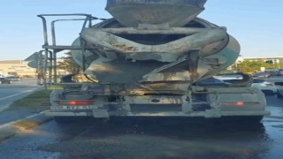 Beton mikseri asfalta beton dökerek ilerledi, o anlar kameraya yansıdı