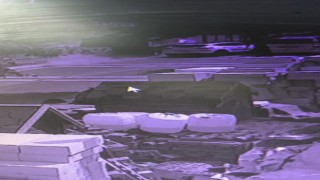 Beykozda hafriyat kamyonunun su kanalına uçtuğu kaza kamerada