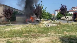 Beylikdüzünde seyir halindeki cip alev topuna döndü