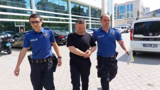Bıçaklanan şahıs cezaevine karnını tutarak gitti