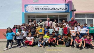 “Bir Kitap Bir İnsan” kampanyasında Serdaroğlu İlkokuluna kitap bağışlandı
