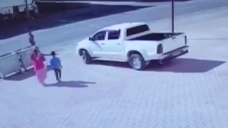 Bitliste çocuğun ölümüne neden olan kaza kamerada