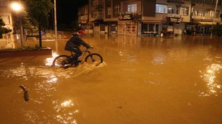 Bolunun Mengen ilçesi sular altında kaldı