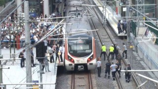Bostancıda tren raylarına atlayan genç hayatını kaybetti