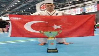 Bulgaristanda düzenlenen Kyokushin Avrupa Karate Şampiyonasında Avrupa 2incisi oldu