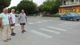 Burhaniyede şaka gibi yaya geçidi