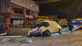 Bursada 5 aracın karıştığı zincirleme kazada 4 kişi yaralandı