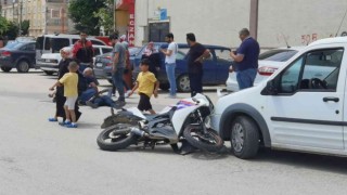 Bursada motosiklet araca saplandı