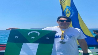 Bursalı belediye başkan yardımcısı Yunan adasından Türkiyeye yüzerek geçti