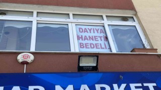 Büyükçekmecede evin camında şaşırtan pankart