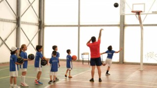 Büyükçekmecede yaz spor okullarında eğitimler hızla devam ediyor