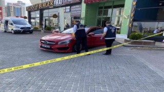 Büyükçekmeceden silah sesleri yükseldi, lüks araç ve iş yerleri zarar gördü