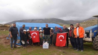 Büyükşehir Belediyesinden Yörüklere, hijyen kolisi, oyuncak ve şeker