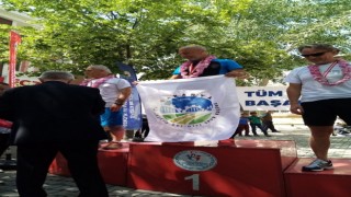 Büyükşehir sporcusu Ispartadan altın madalya ile döndü