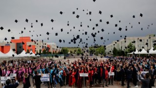 ÇAKÜde mezuniyet coşkusu sürüyor