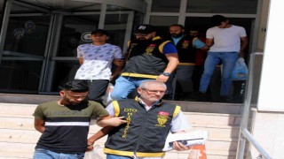 Çaldıkları otomobille villaya hırsızlığa gelince yakalandılar