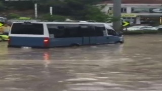 Çankayada sağanak yağış sonrası hayat durma noktasına geldi