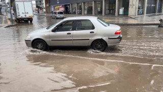 Çankırıda şiddetli sağanak ve dolu yağışı hayatı olumsuz etkiledi