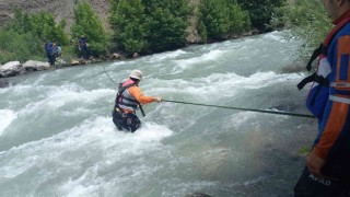 Çayda akıntıya kapılan sağlıkçıyı arama çalışmaları beşinci gününde