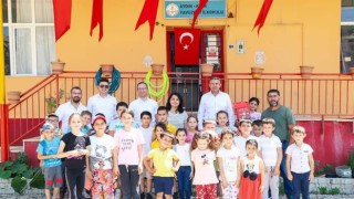 Çevreci öğrenciler ödüllerini Başkan Gülerin elinden aldı