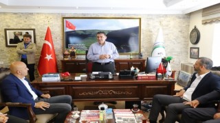 CHPli vekiller, Ardahan Belediyesini ziyaret etti