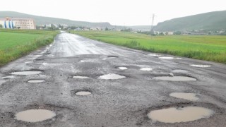 Çıldırda yollar köstebek yuvasına döndü